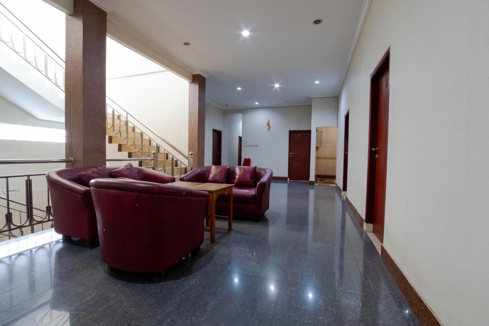 Nusa Indah Syariah Hotel Bandara By Abdihome Tangerang Exteriör bild